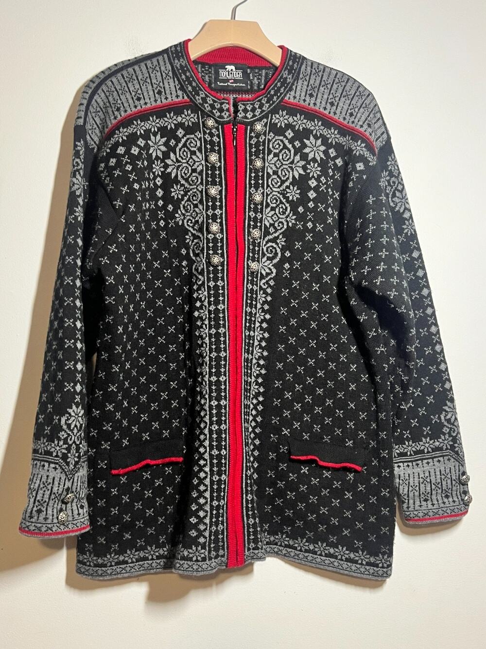 Norlender EUC Black/Red 100% Wool Norwegian Pewter Button Cardigan Sweater XXL